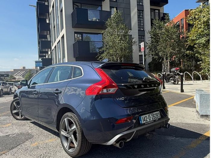Volvo (2014) V40 D3 R-design Automatic  161k Km