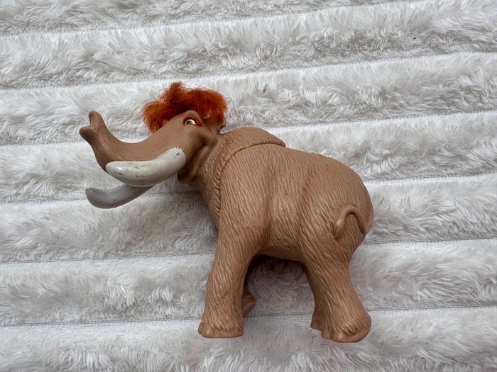 Ellie Mammoth Ice Age 2: The Meltdown Burger King 2005 approx. 10 cm. Used Please see photos