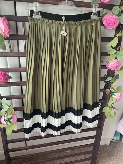 skirt Bnwt relish khaki fine pleat elastic waistband skirt size small