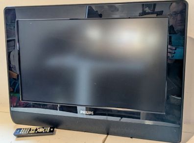 Flat TV and Full-Motion Wall Mount