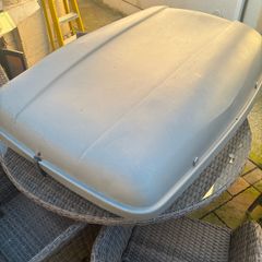 Roof box