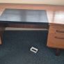 Office desks and chairs Image 4