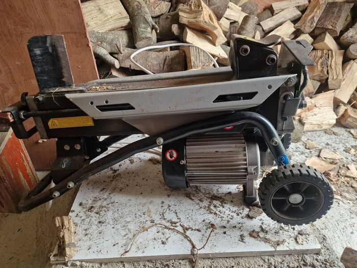 Log splitter