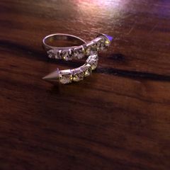 Arrow sparkling ring