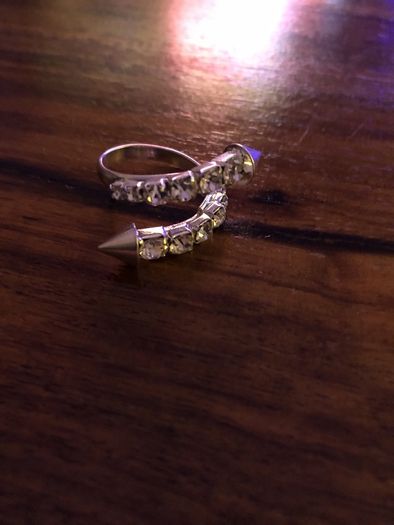 Arrow sparkling ring