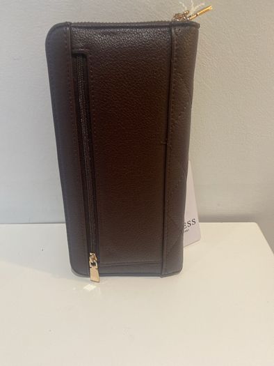 New GUESS Large Zipped Wristlet Purse/Wallet