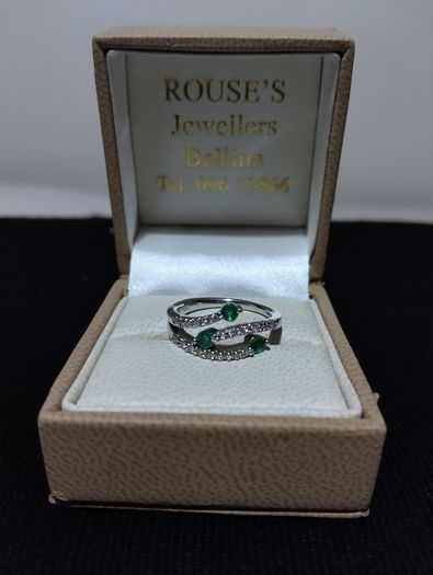 18ct white gold diamond and emerald dress ring