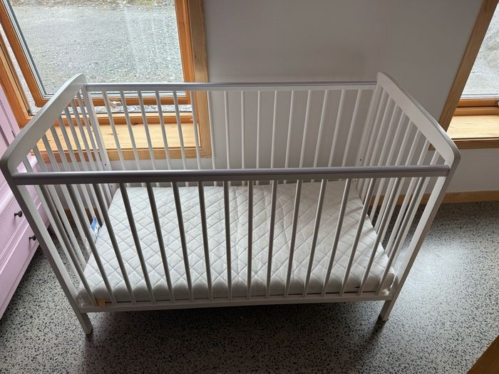 Baby Elegance Cot & new Mamas Papas mattress