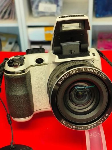 Digital Camera - Fujifilm Finepix S4200 - Hdmi - 14.mp - 24x Optical, White