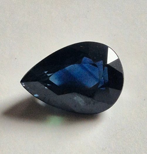 Blue Sapphire. Natural, no treatment. Over 3 carats in weight. Would look amazing in a gold ring.
