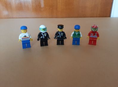 LEGO Town 5 Vintage Minifigures from 1990s. Used in good condition.