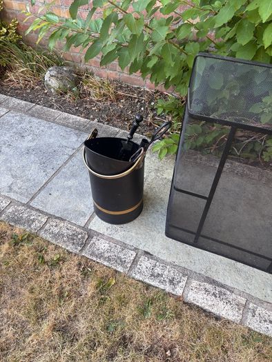 Fire guard, coal bucket, fireplace tools