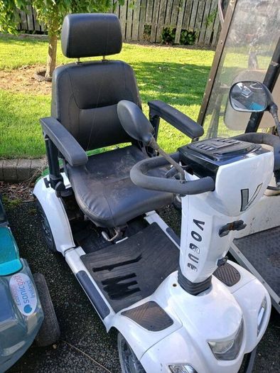 Single seat golf buggies