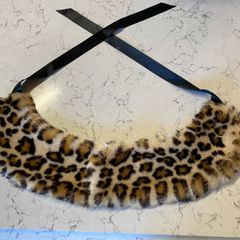 Leopard print faux fur collar / stole