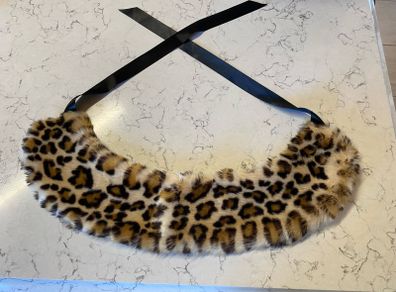 Leopard print faux fur collar / stole