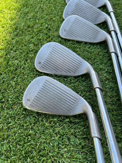Left handed golf clubs