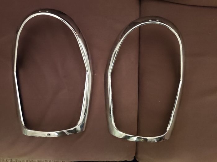 Mercedes W111 Headlight Chrome Trim