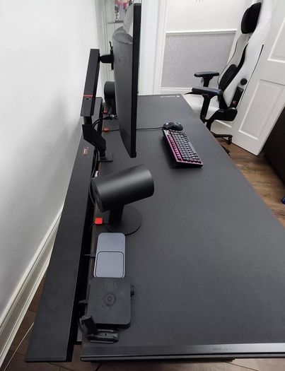 Secretlab Magnus metal desk gaming