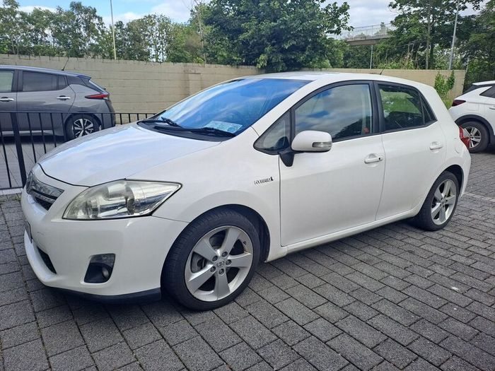 Toyota Auris  Hybrid T-Siprit Cvt
