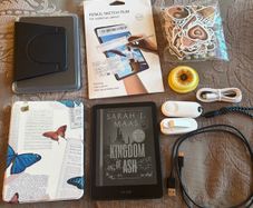 kindle paperwhite 12th gen bundle (2024, 16gb, no ads)