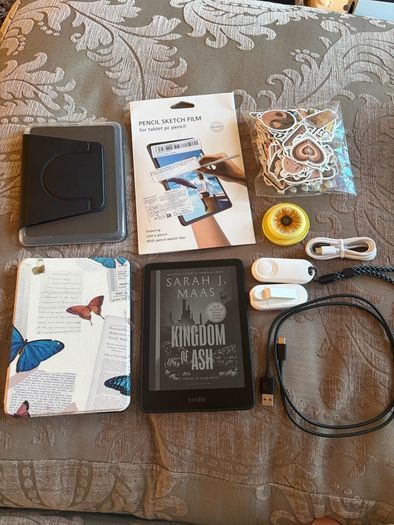 kindle paperwhite 12th gen bundle (2024, 16gb, no ads)