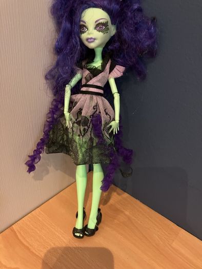 4 monster high dolls