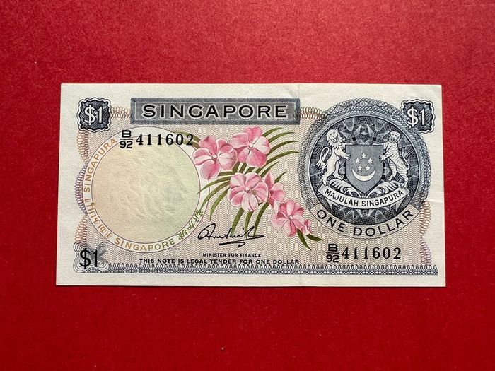 Singapore  1  Dollar. 1967  uncirculated )