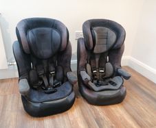 2 x car seats