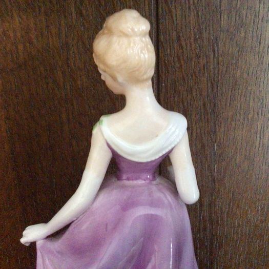 Leonardo Figurine Katherine