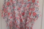 ladies print v neck blouse size 22