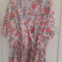 ladies print v neck blouse size 22