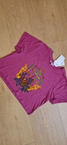 NEW Tshirt - S