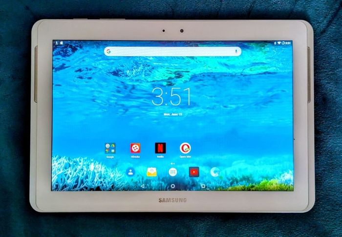Selling a white Samsung Galaxy Tab tablet, Android 7,  in excellent condition.
