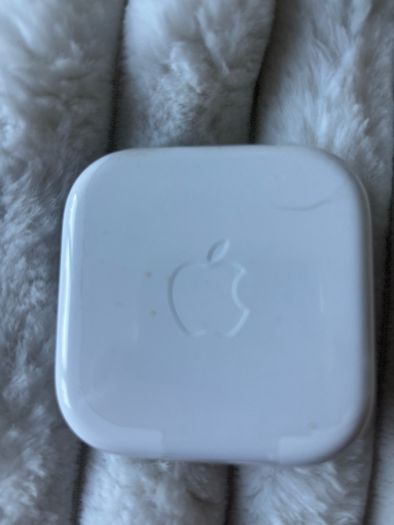 apple earpods brand new never used still in their box