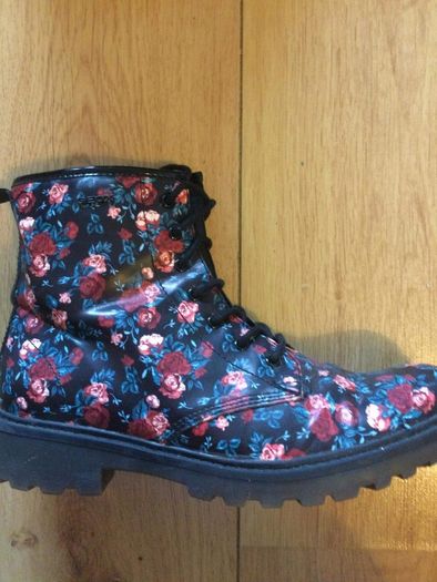 Beautiful Women GEOX Boots Size 6 (39)