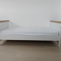 mamas & papas Wedmore cot bed with mattress