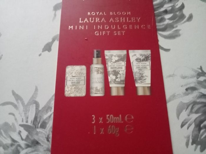 Laura Ashley Royal Bloom Set