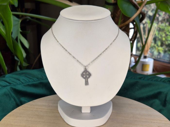 Vintage Sterling Silver Celtic Cross Pendant Necklace