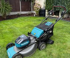 Makita 53cm Self-Propelled Twin 18V Brushless Lawn Mower + Lawn Striper