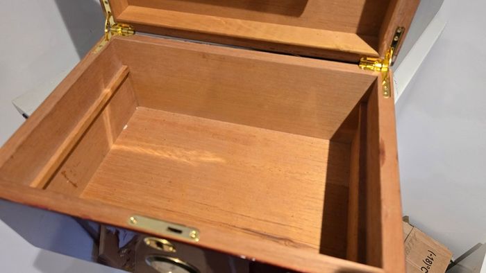 chest humidor