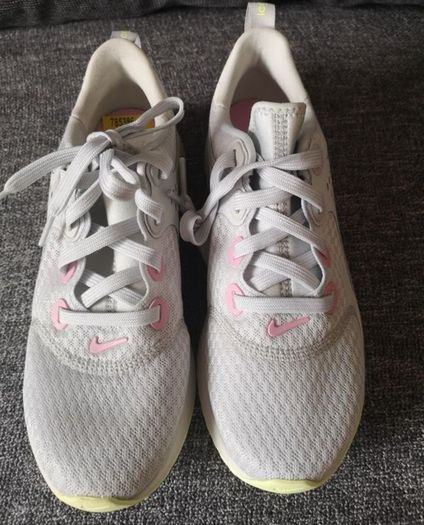 Brand new Nike react reanning shoes size UK 4