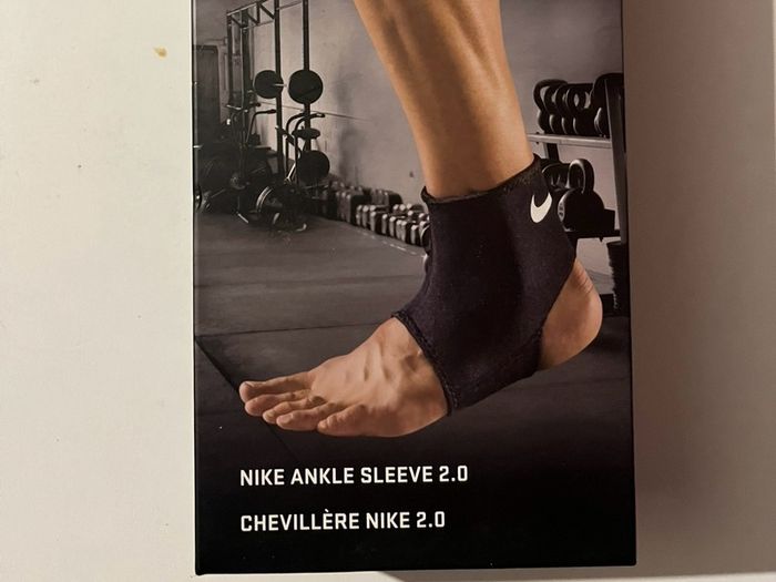 Nike pro ankle sleeve protector size large