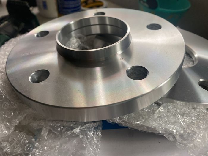 porsche 911 wheel spacers (4)