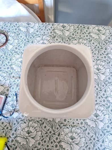 Large ceramic pot