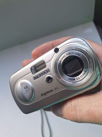 Samsung Digimax A4 compact digital camera