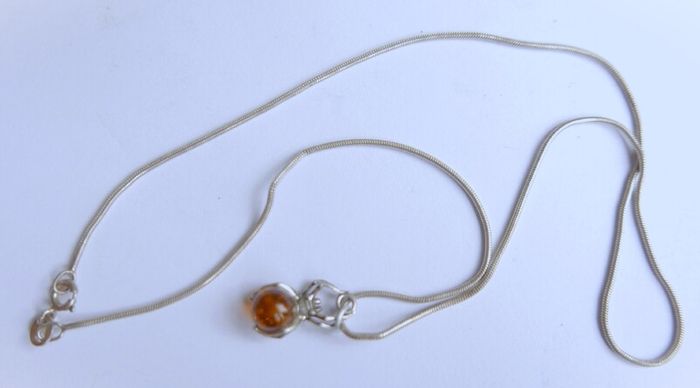 Vintage 925 Sterling Silver and Genuine Baltic Amber Spider Pendant length 16" - 4,8g