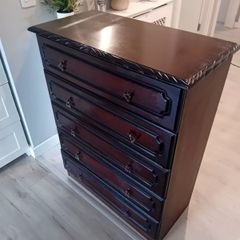 chest of drawers