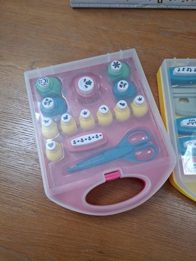 Decorative paper punch set