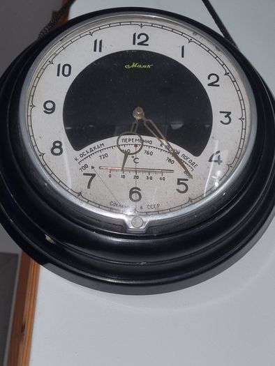 Soviet wall clock by Majak from the 1960s or 1970s