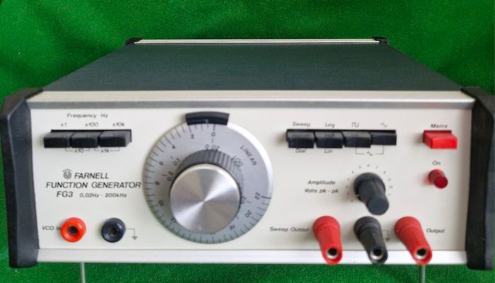 FARNELL Function Generator FG3